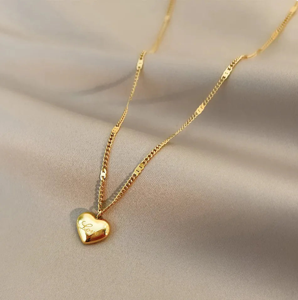 Vintage Love Heart Pendant Necklace - Elegant Fashion Jewelry for Women